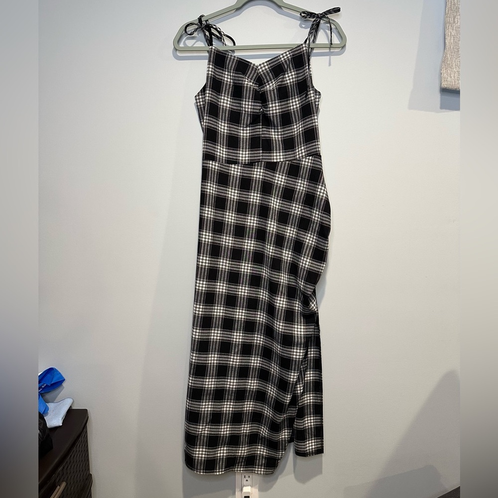Women’s Grey Black Plaid Maxi Dress with Ruched Leg Slit Size Large